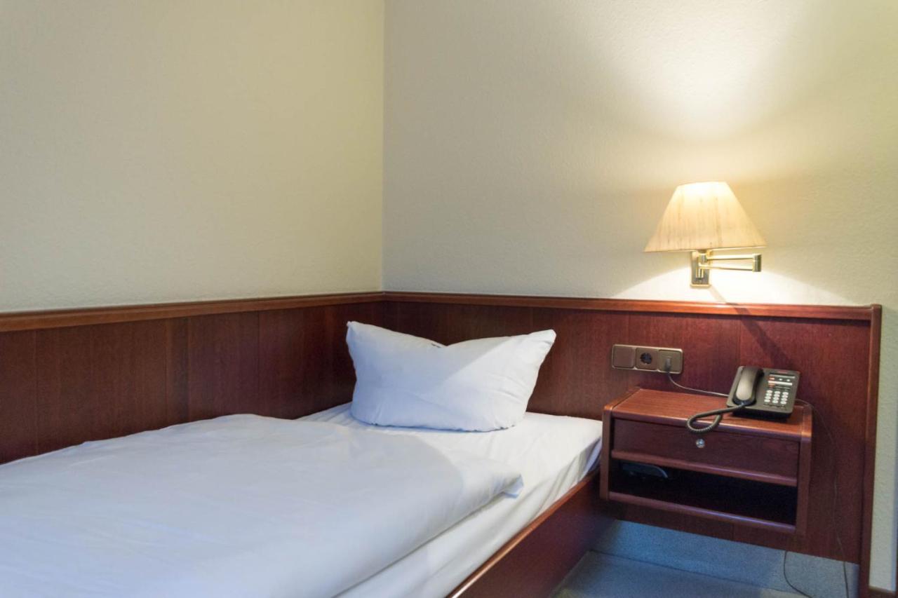 פרייבורג Hotel Altdeutsche Weinstuben מראה חיצוני תמונה